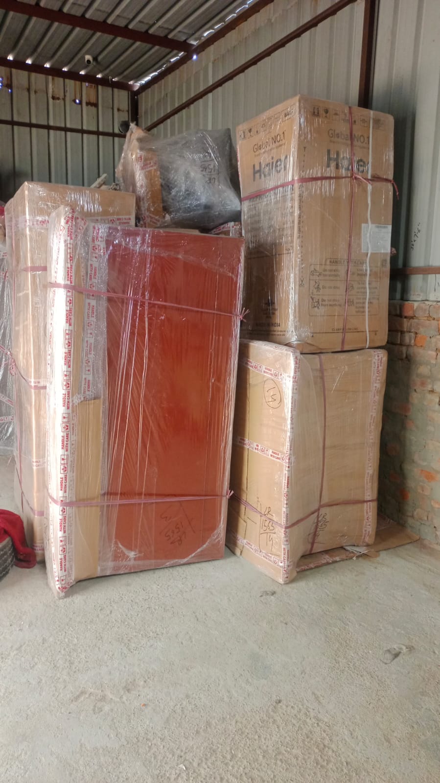 DTC International Packers Furniture packing near doorway
